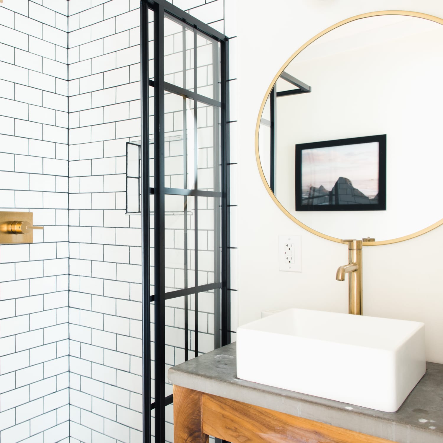 Best light bulbs for hot sale bathroom with no windows